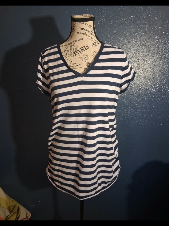 Liz Lange Tops - Liz Lange MaternityV-Neck Short Sleeve Top W Side Ruching XL
